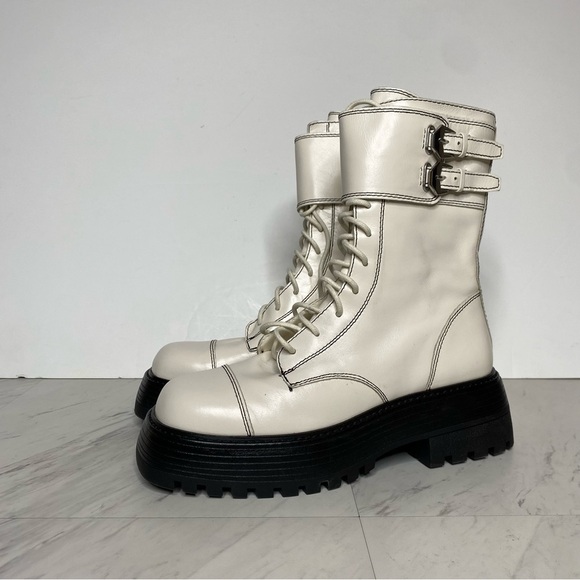 Vince Camuto Monchia White Lace Up Lug Sole Boot 8 1/2 M - Picture 16 of 16